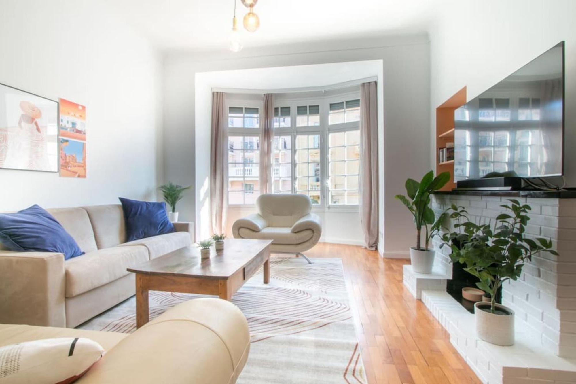 Spacious 2-Bedroom In The Centre Of مينتون المظهر الخارجي الصورة