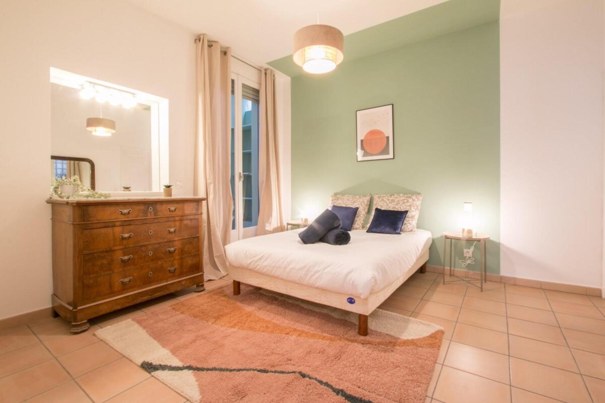 Spacious 2-Bedroom In The Centre Of مينتون المظهر الخارجي الصورة